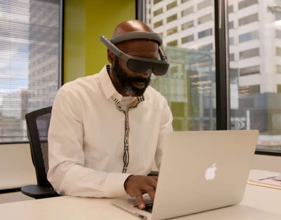 What’s the Difference Between eSight 3 and eSight 4?