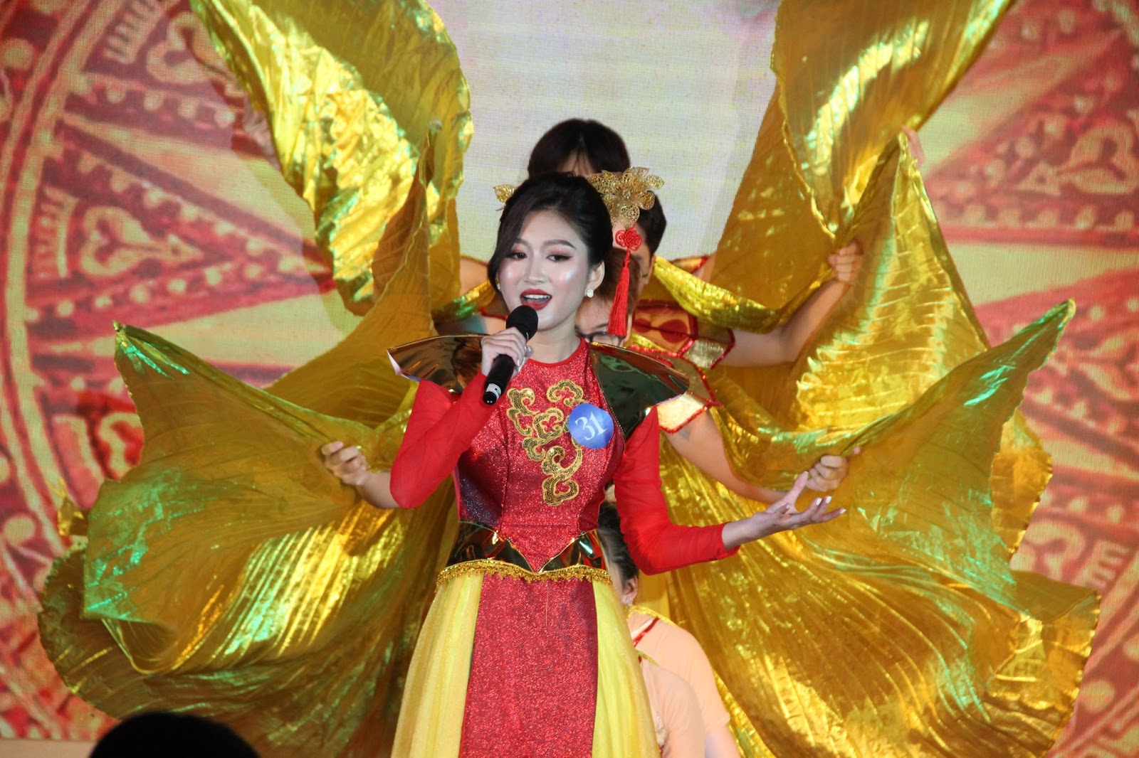 Một số thí sinh ghi danh ở tài năng ca hát như Khổng Diễm Quỳnh - SBD 31, Nguyễn Hằng Hà - SBD 39.