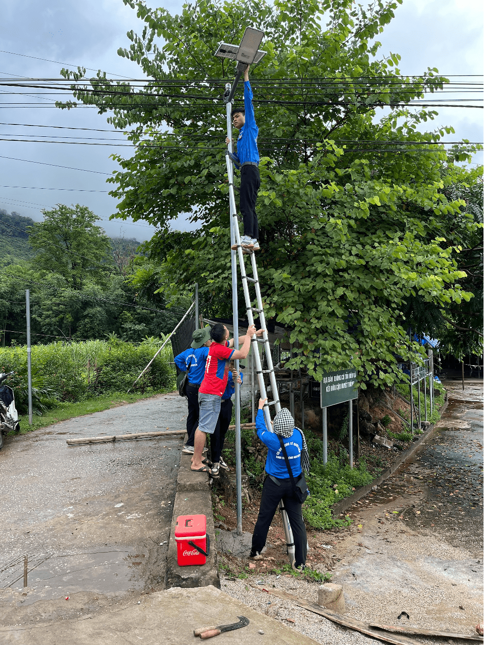 Công trình “ thắp sáng đường quê”