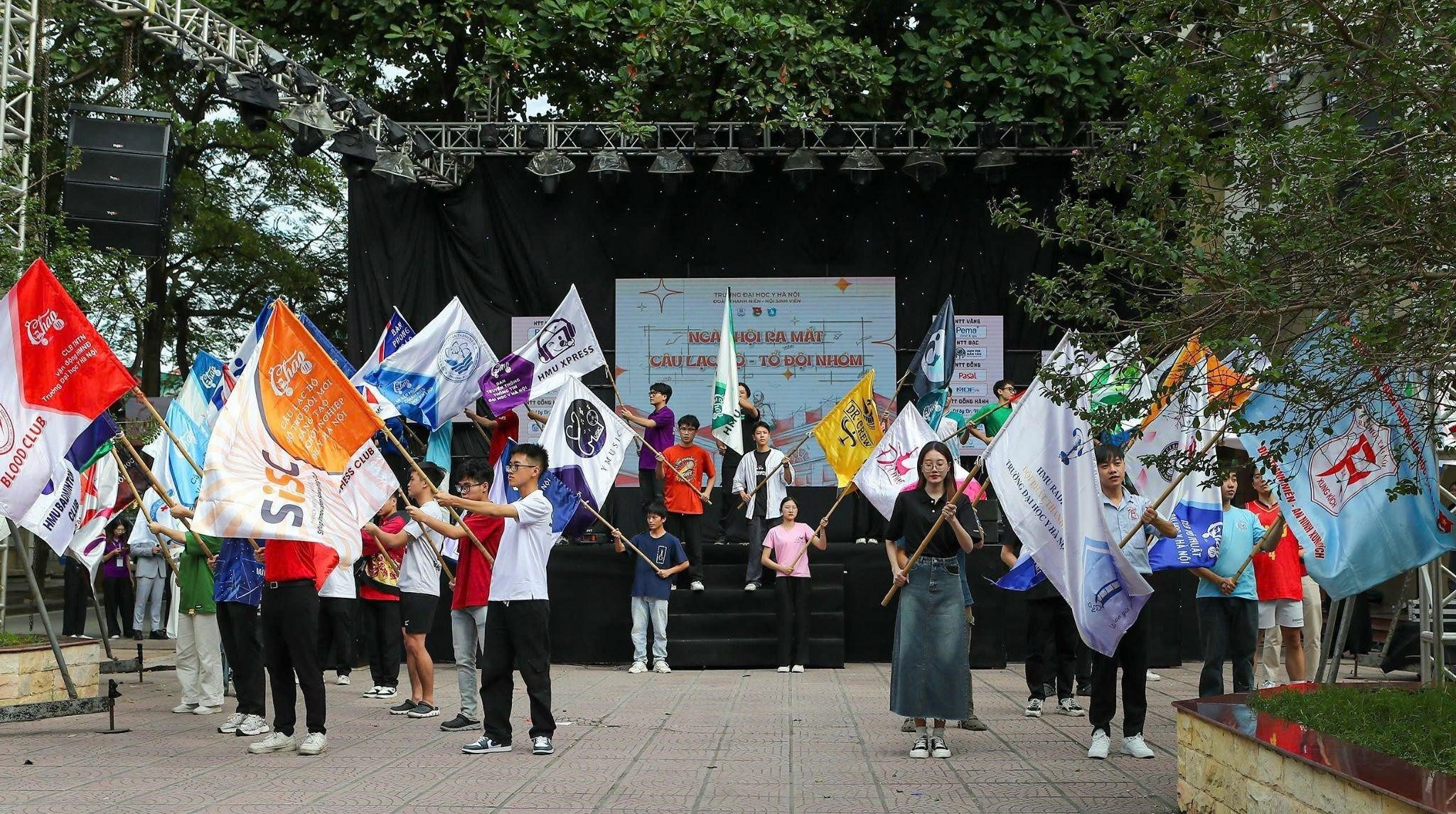 Chương trình Ra mắt Câu lạc bộ - Tổ - Đội - Nhóm với điểm nhấn là những bộ trang phục tái chế và hội trại đầy màu sắc