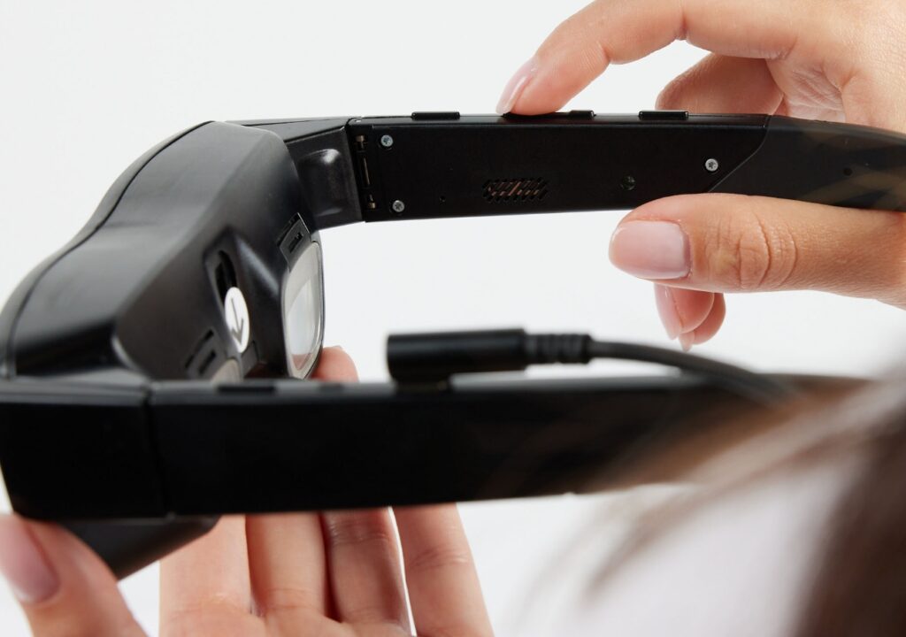 eSight Go - thiết bị hỗ trợ thị lực kỹ thuật số